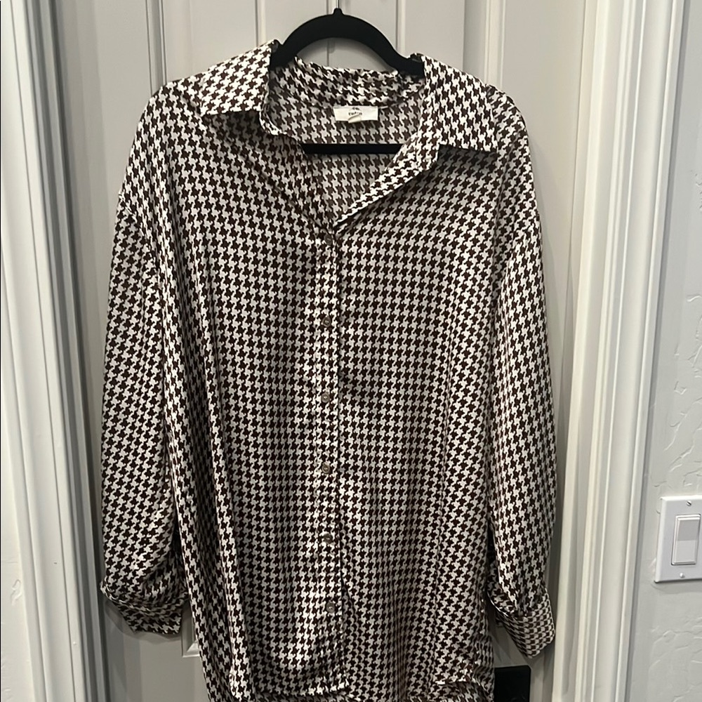 Entro Brown and White Houndstooth Blouse